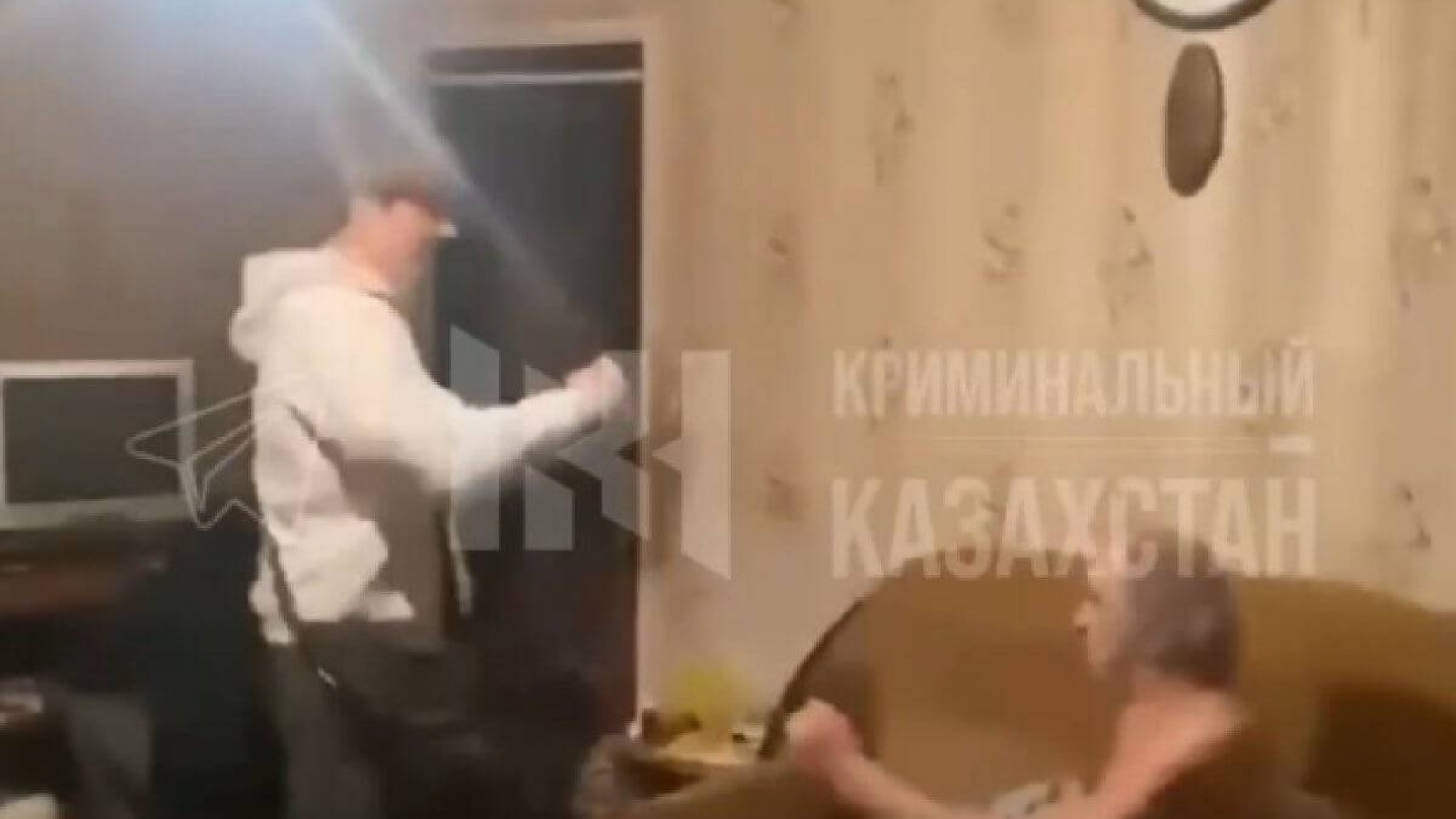 Қарағандыда қарияны ұрып-соққан жасөспірімдерге қатысты сот басталды
