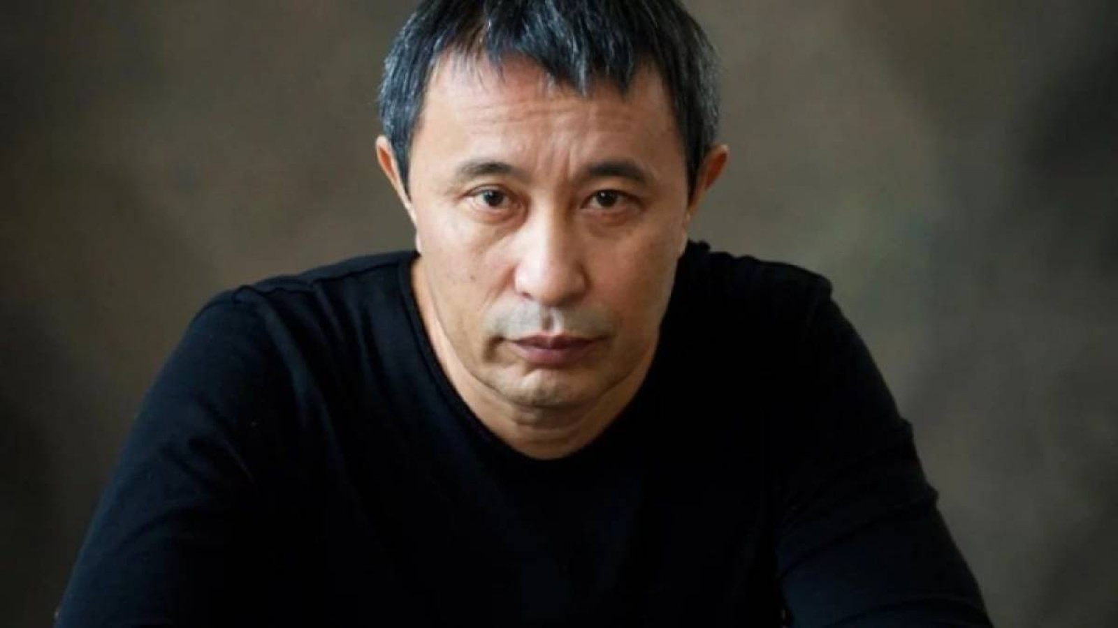 Елден кетуге мәжбүр болдым деген Ермек Тұрсынов Қазақстанға қайта оралды