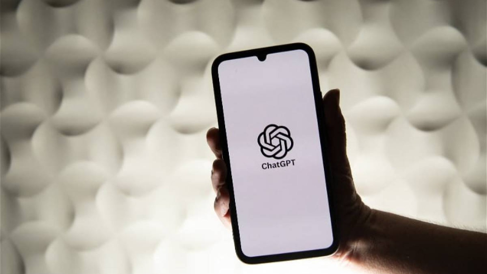 АҚШ-та әйел күйеуін ChatGPT көмегімен уламақ болған