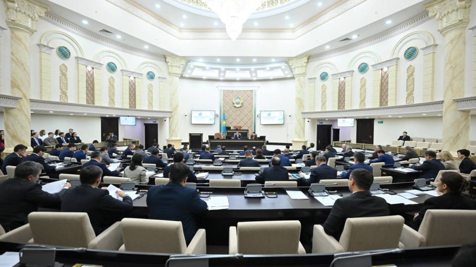 Сенат жасанды интеллект туралы заң жобасын Мәжіліске қайтарды