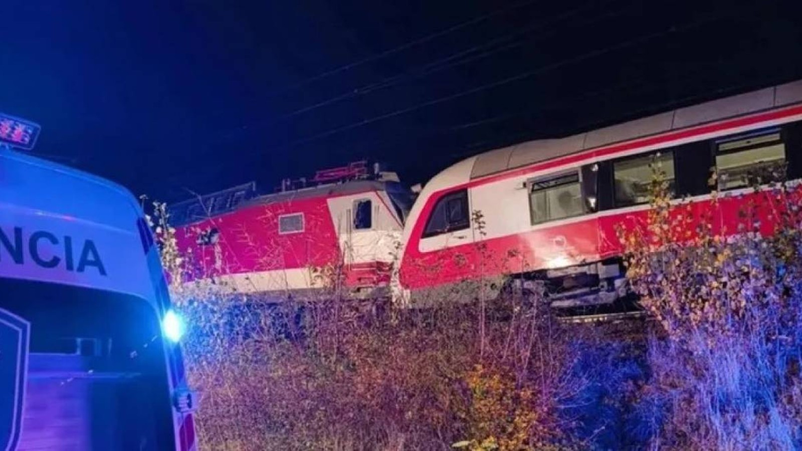 Словакияда екі пойыз соқтығысты