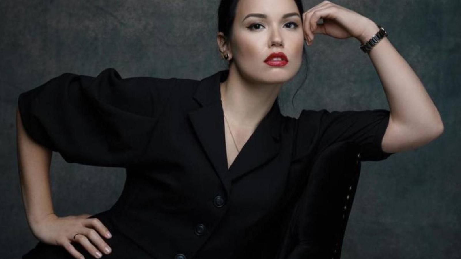 Қазақтарға тіл тигізген Биволдың әйеліне қатысты тағы бір жаңалық шықты