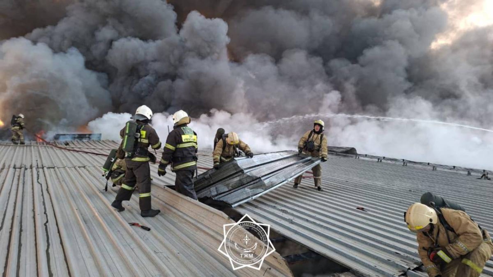 Алматыдағы қоймада ірі өрт болды