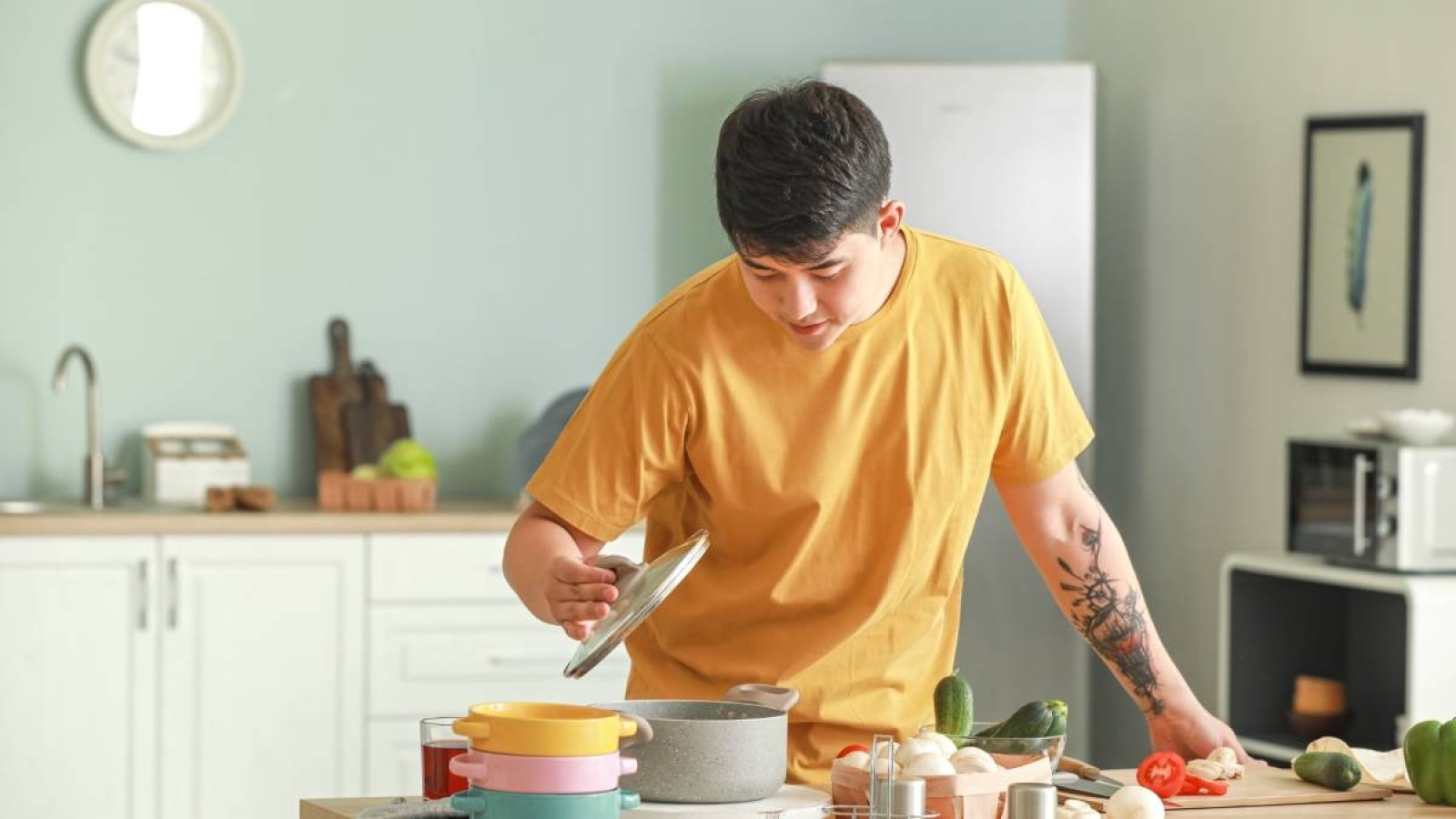 28 жастағы жігіт ата-анасымен бірге тұрып, миллиондап ақша тапқан