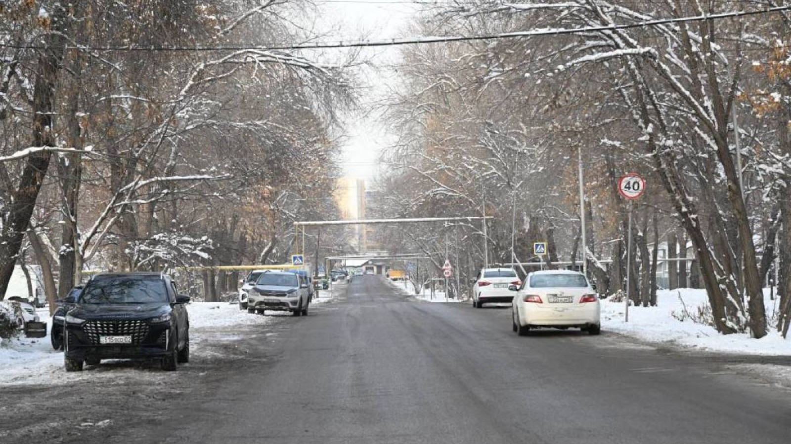 Алматыда жас қыз 12-қабаттан құлап, қаза тапты