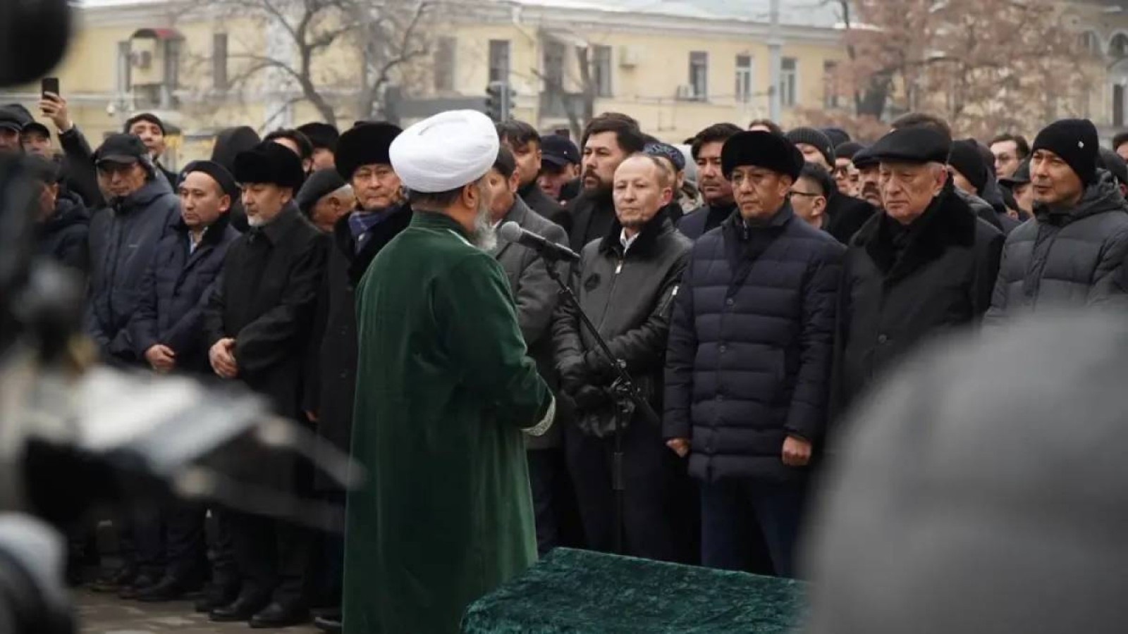 Соңғы рет қошемет көрсетті: Халқы Асанәлі Әшімовті ақтық сапарға шығарып салды (ВИДЕО)