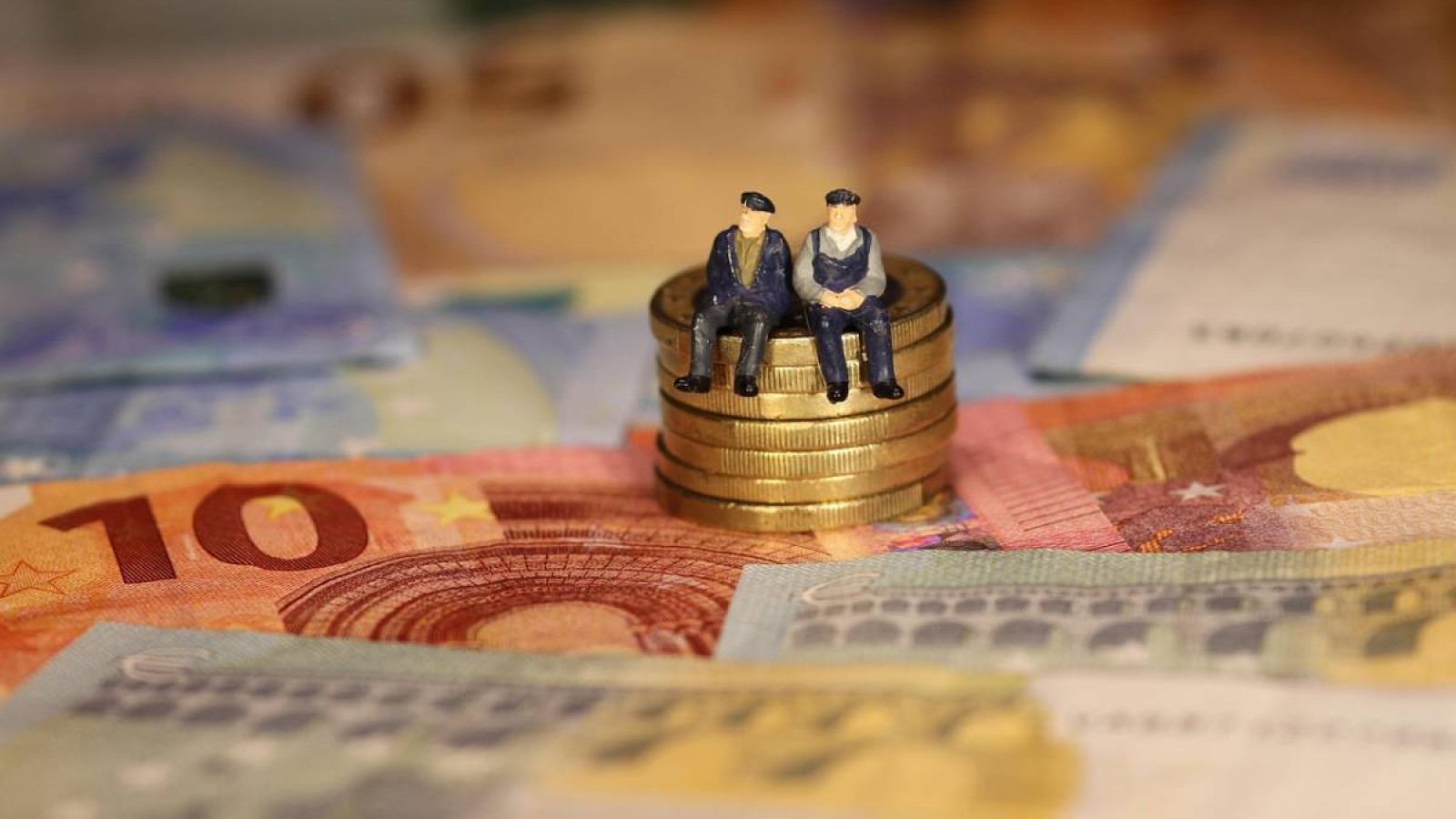 Қазақстандықтар соңғы тыйымдардан кейін зейнетақы жинақтарын алудың жаңа тәсілін тапты