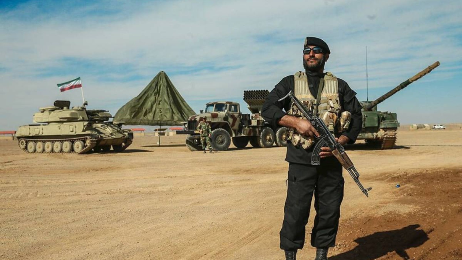 Иран әуе кеңістігін жауып, әскерін толық жауынгерлік дайындыққа келтірді