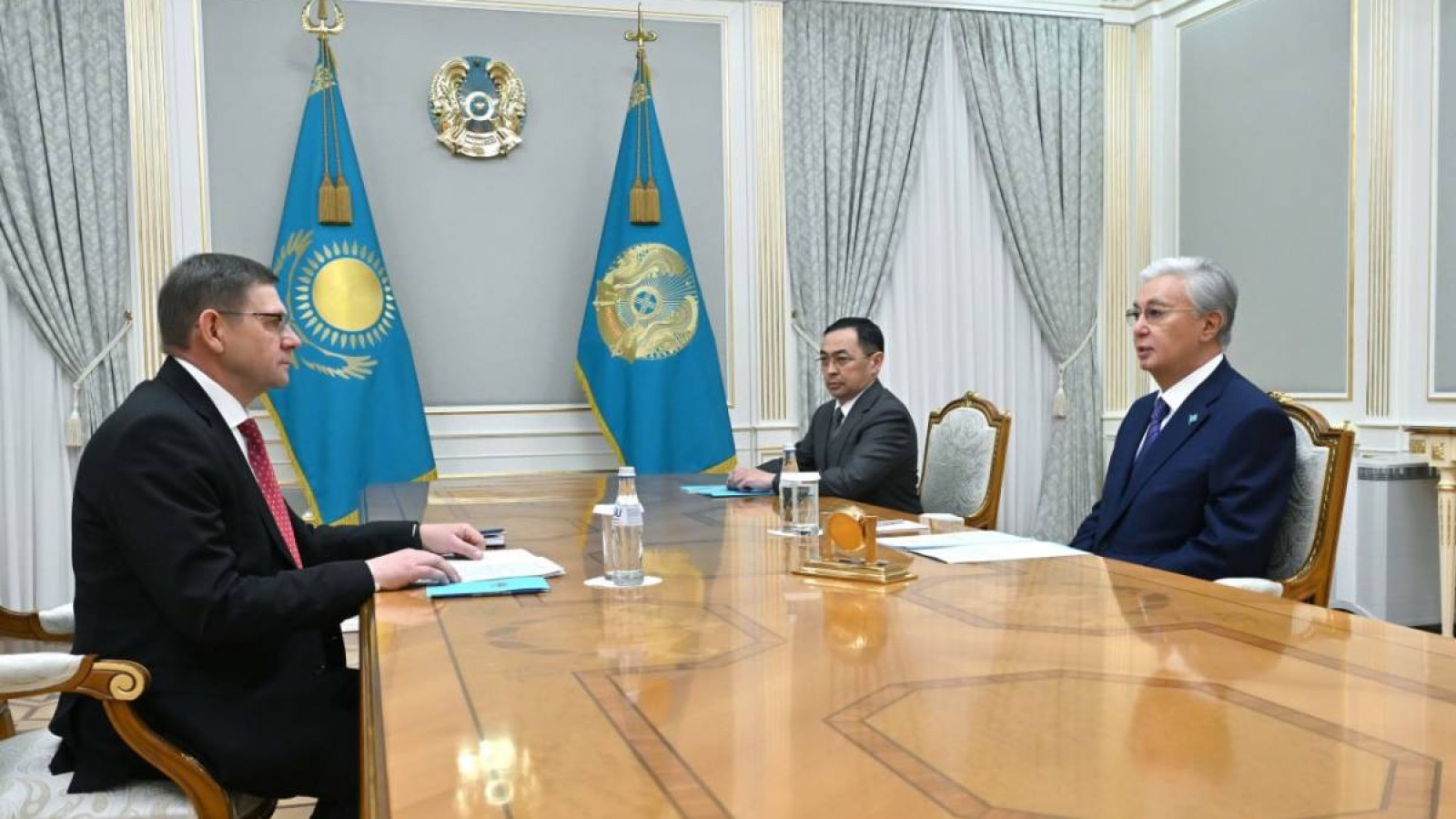 Тоқаев еліміздегі казак ұйымдары қауымдастығының төрағасын қабылдады