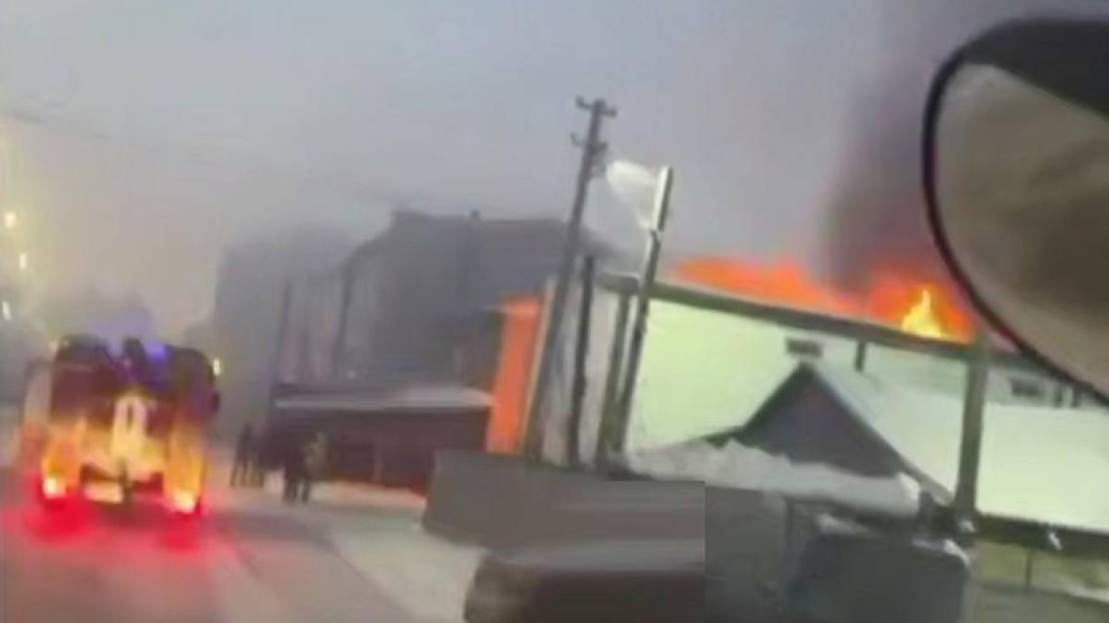 Астанада екі қабатты коттедж бен жиһаз цехын өртенді