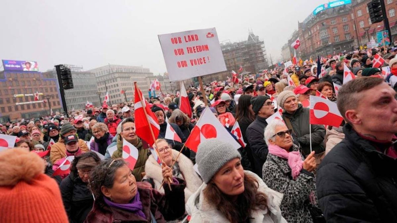«Гренландия сатылмайды» — АҚШ жоспарына қарсы мыңдаған адам көшеге шықты