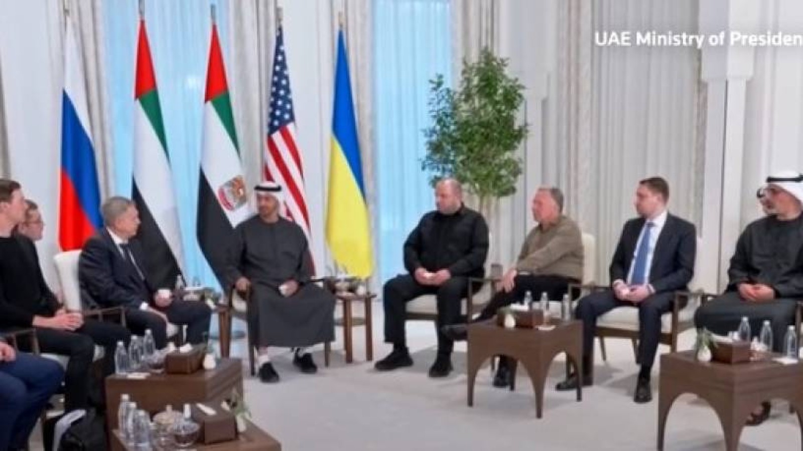 Абу-Дабиде Ресей, Украина және АҚШ арасындағы үшжақты келіссөздердің алғашқы күні өтті