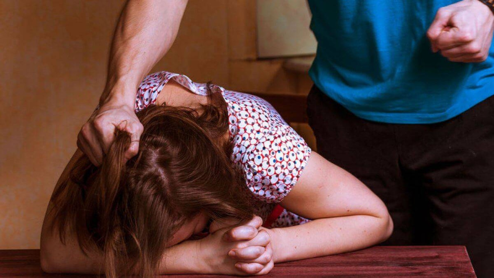 Артында 7 баласы қалды: Жаңаөзенде күйеуі 44 жастағы әйелін өлтірді деген күдікке ілінді