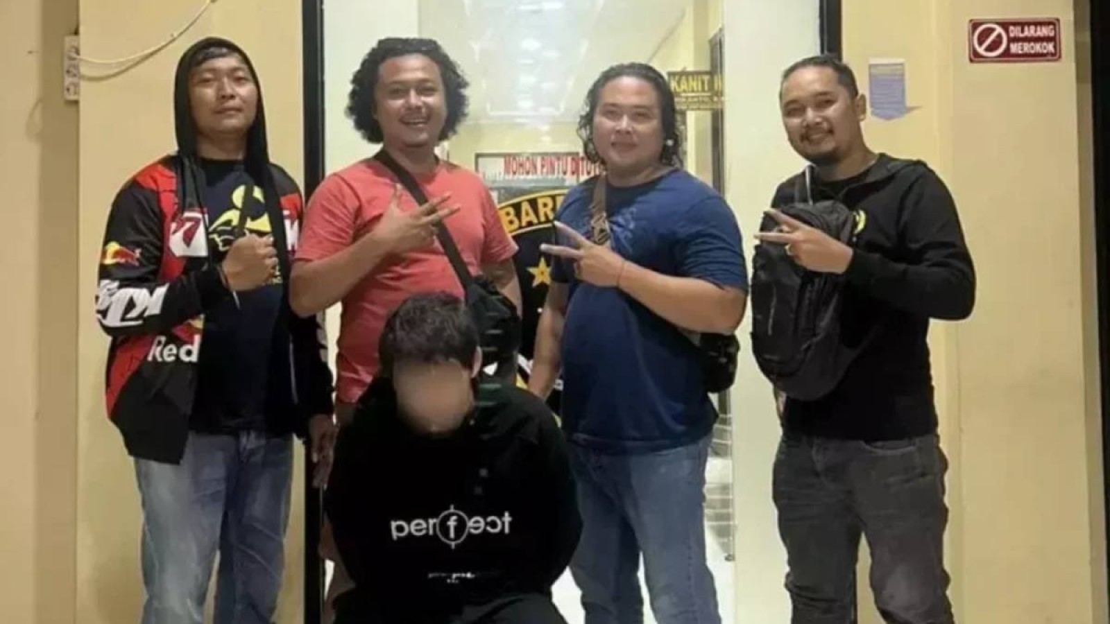 Атыраудағы резонансты іс: "Күдікті күйеубаланың" Индонезияда ұсталған сәті жарияланды (ФОТО)