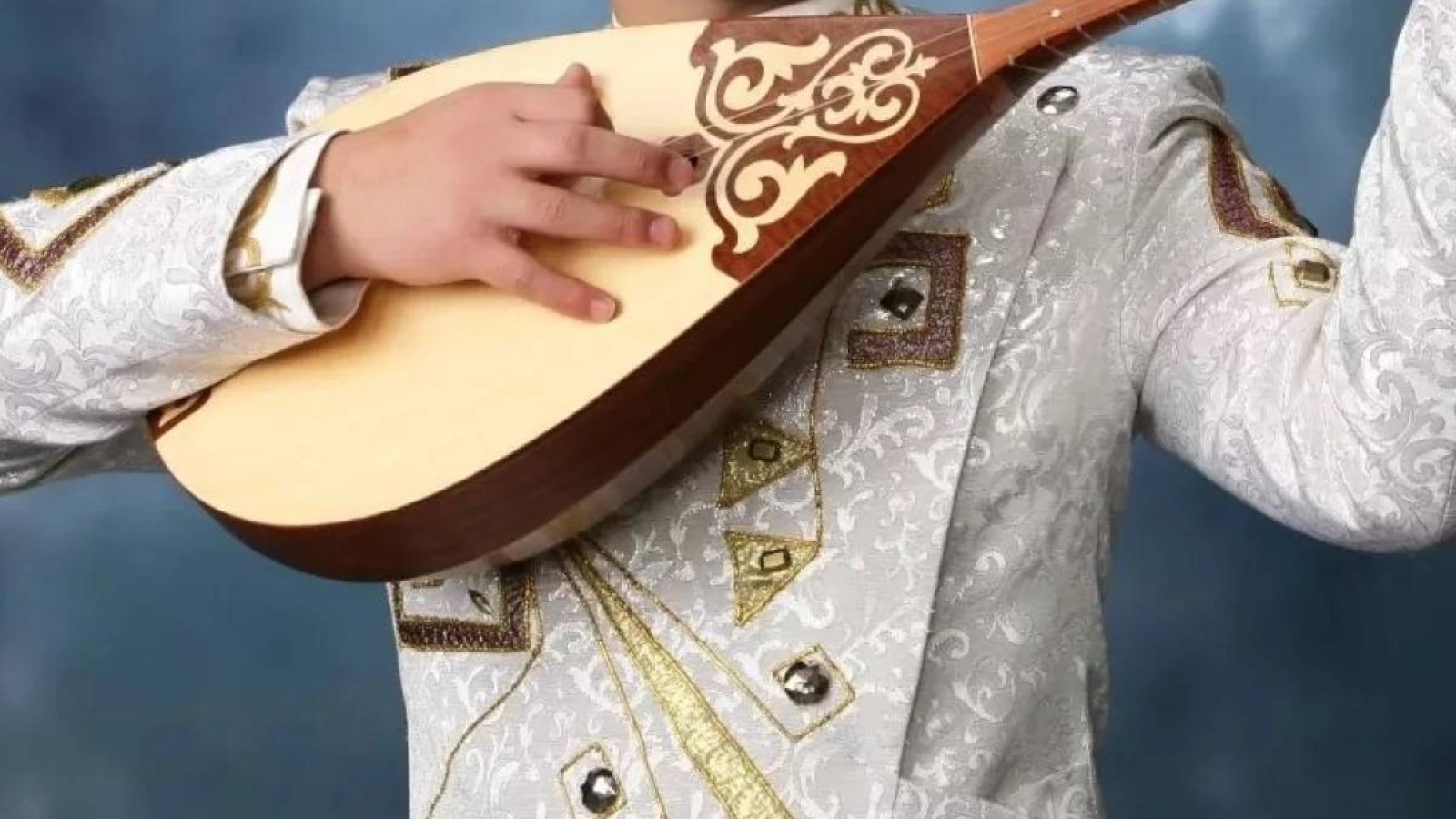 «Бұл "қоқысты" кім тыңдайды?»: Көкшетауда қазақ музыкасын қорлаған келіншектің үстінен іс қозғалды