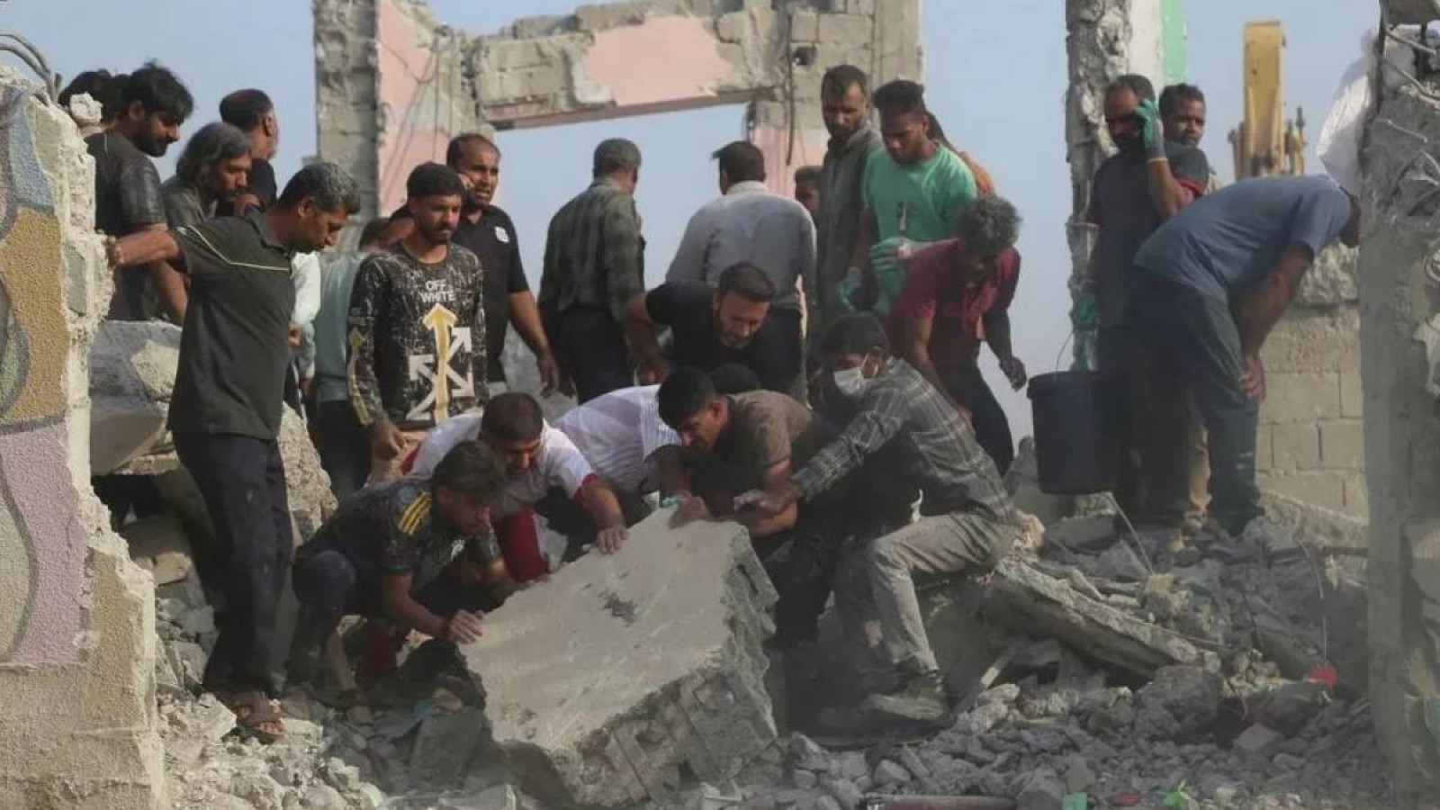 АҚШ зымыраны қателіктен Ирандағы мектепке тиген