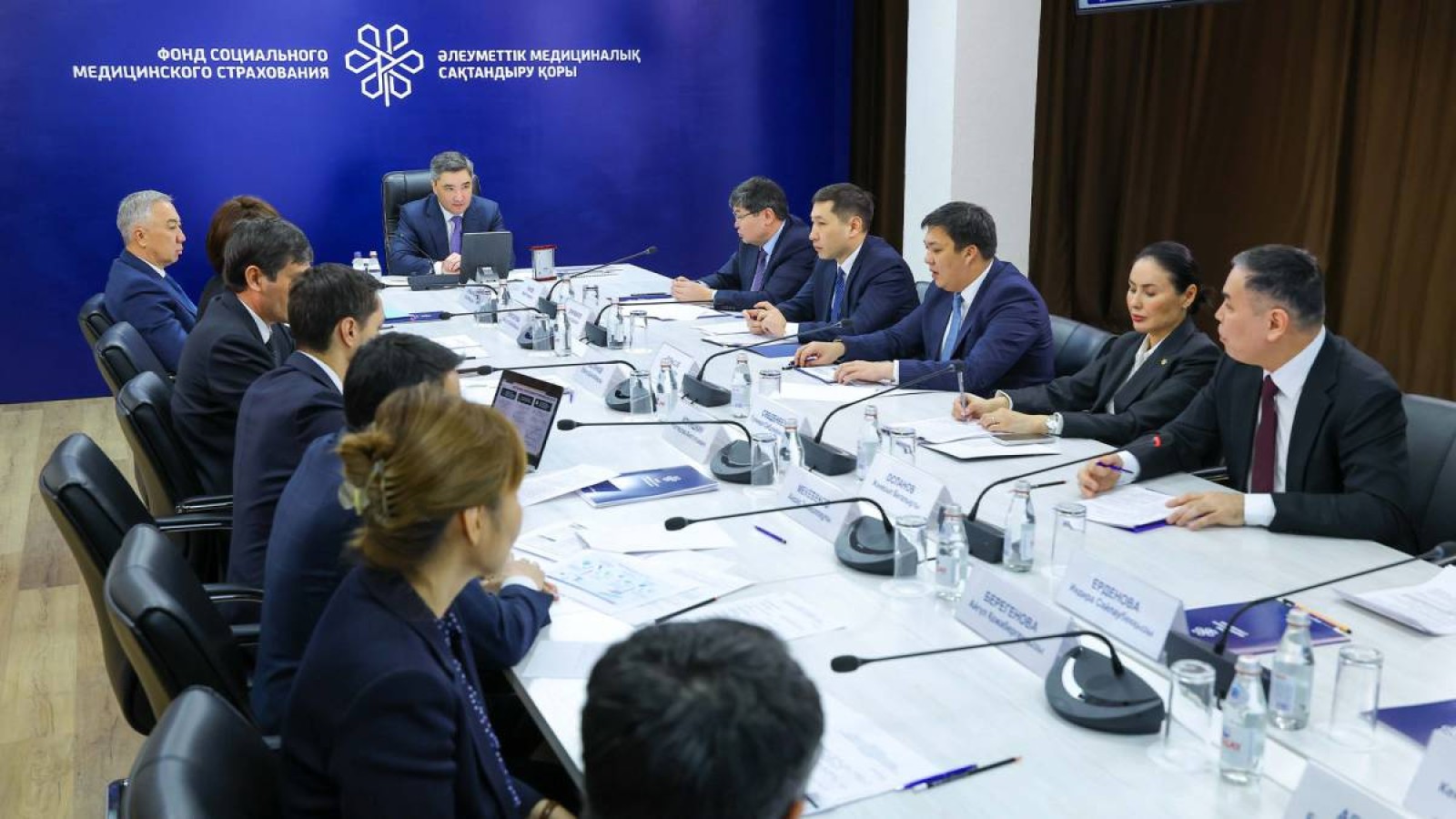 Олжас Бектенов МӘМС жүйесін трансформациялау және «цифрлық қалқан» енгізу мәселелері бойынша кеңес өткізді