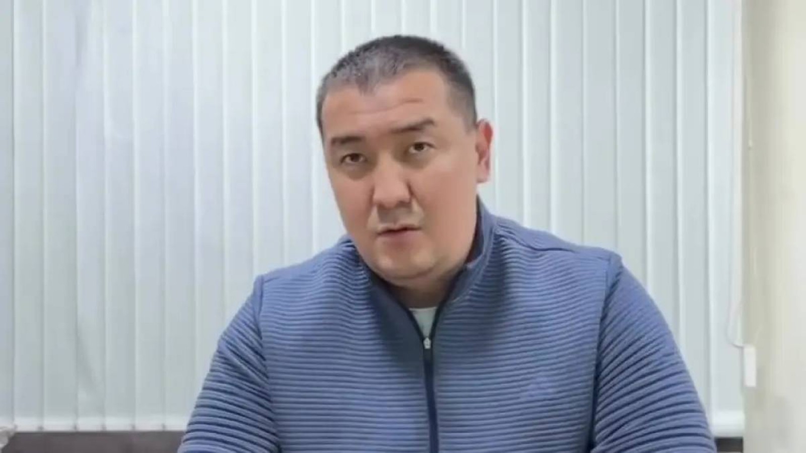 Алматыда жол апаты туралы видео жариялаған заңгер 10 тәулікке қамалды