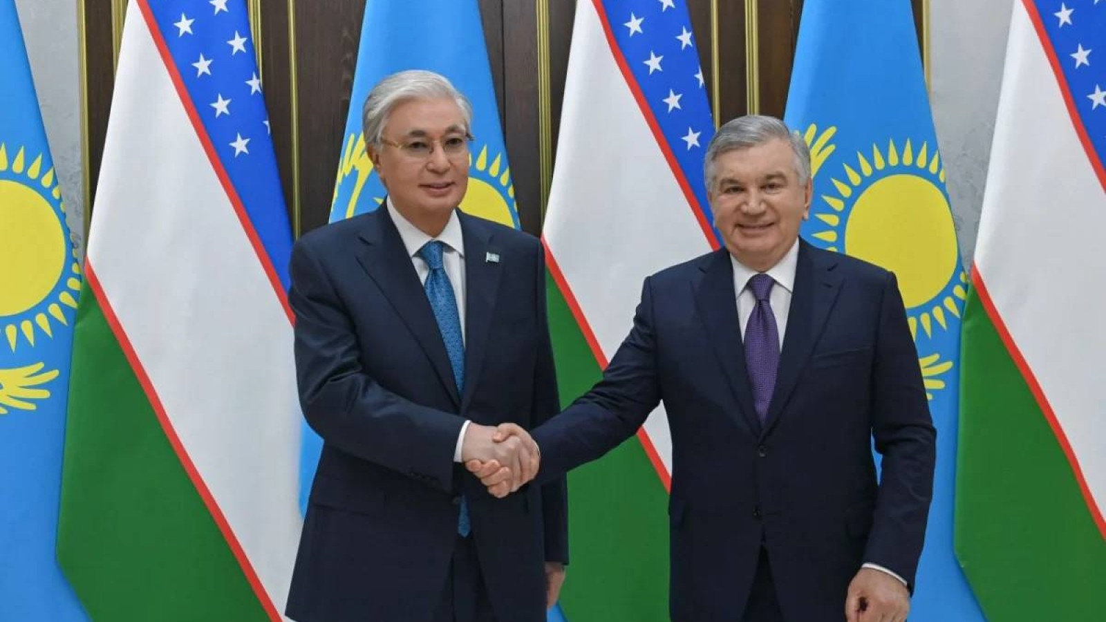 Қазақстан мен Өзбекстан президенттері Бұхараның тарихи орындарын аралап көрді
