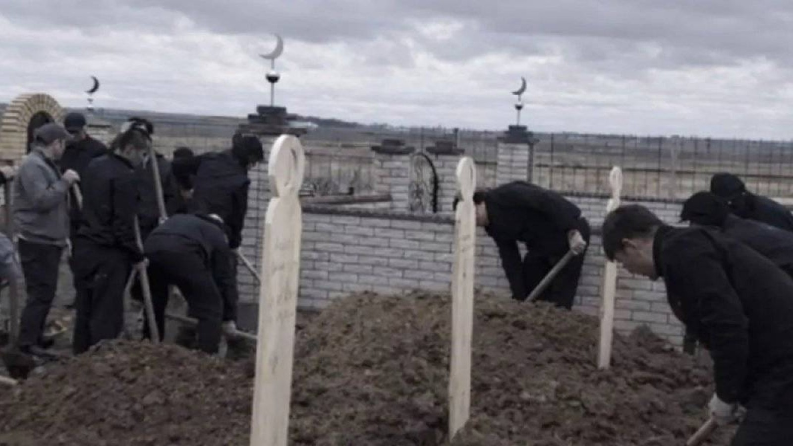 Астанадағы өрттен көз жұмған үш баланың денесі жер қойнына тапсырылды