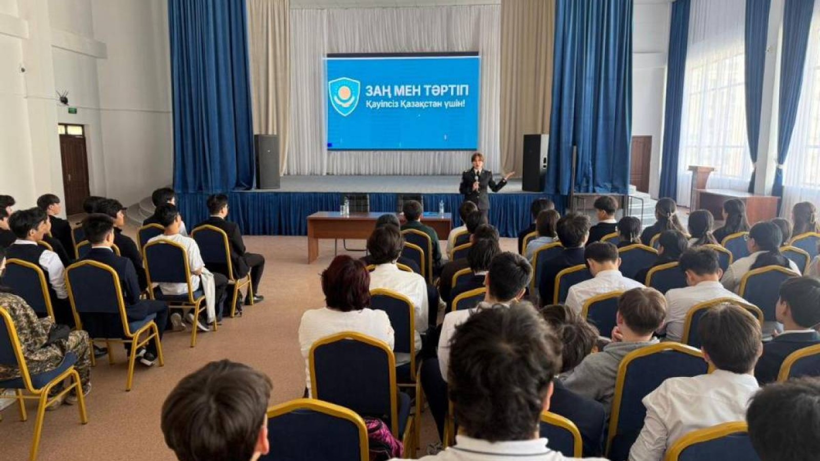 «Заң мен тәртіп»: елордалық оқушыларға цифрлық қауіпсіздік бойынша лекция өтті