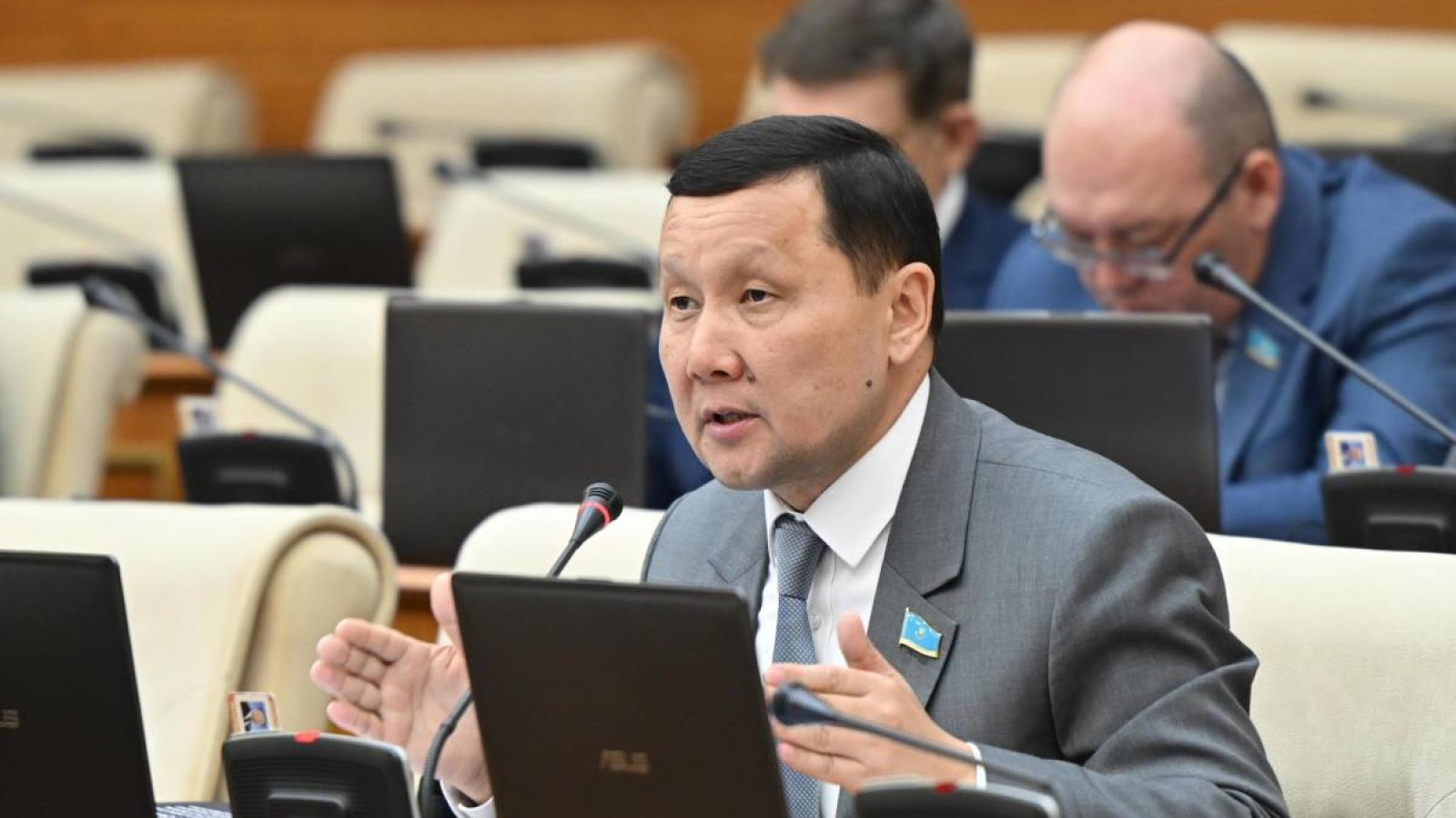 Түркістандағы СЭС дауы: ресми ақпаратты бөліскендер неге қамалды?