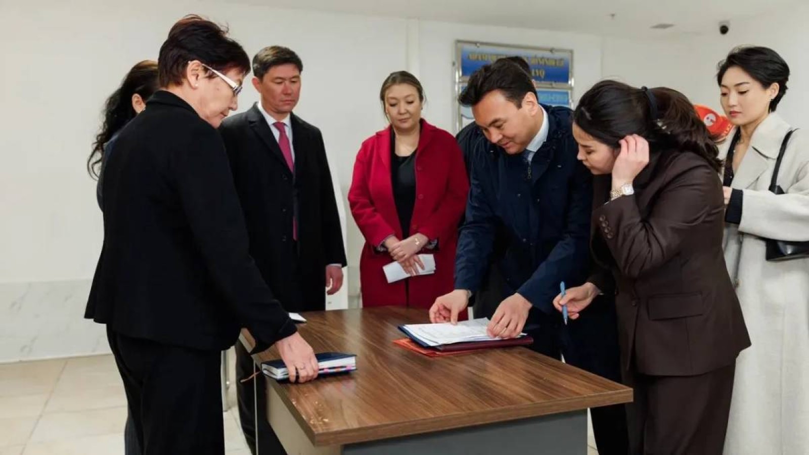 «Әділет» партиясы өзекті сұрақтарға жауап берді