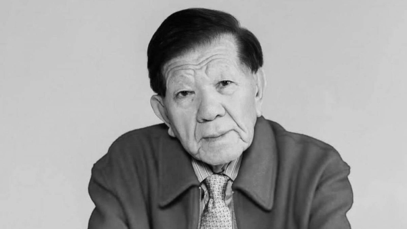 "Рухани тірек болған тұлға": Қырғызстан президенті ақын Мұхтар Шахановтың қазасына байланысты көңіл айтты