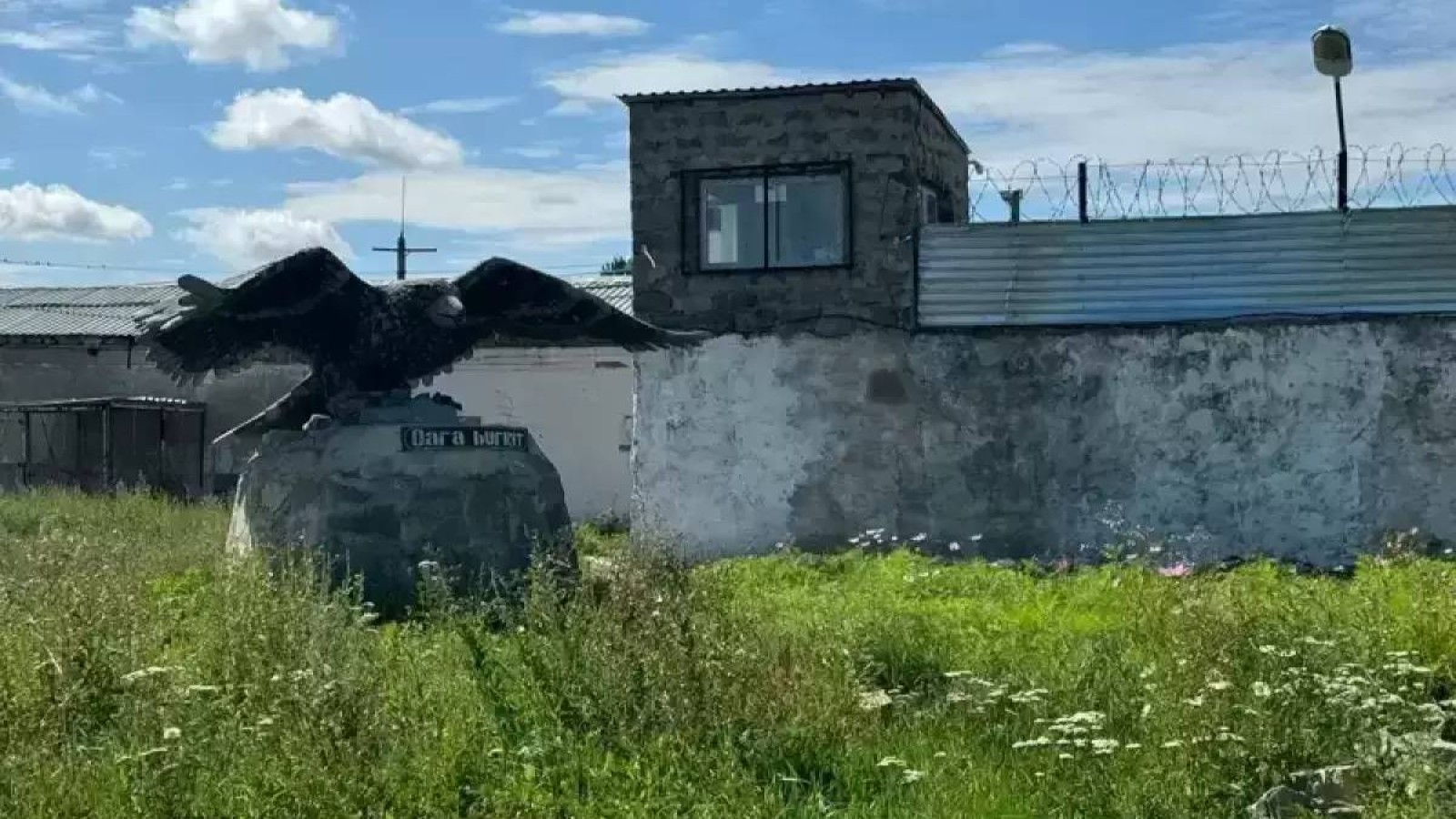 Атыраудағы қанды қылмыс: өмір бойына сотталғандар "Қара бүркітке" этапталды