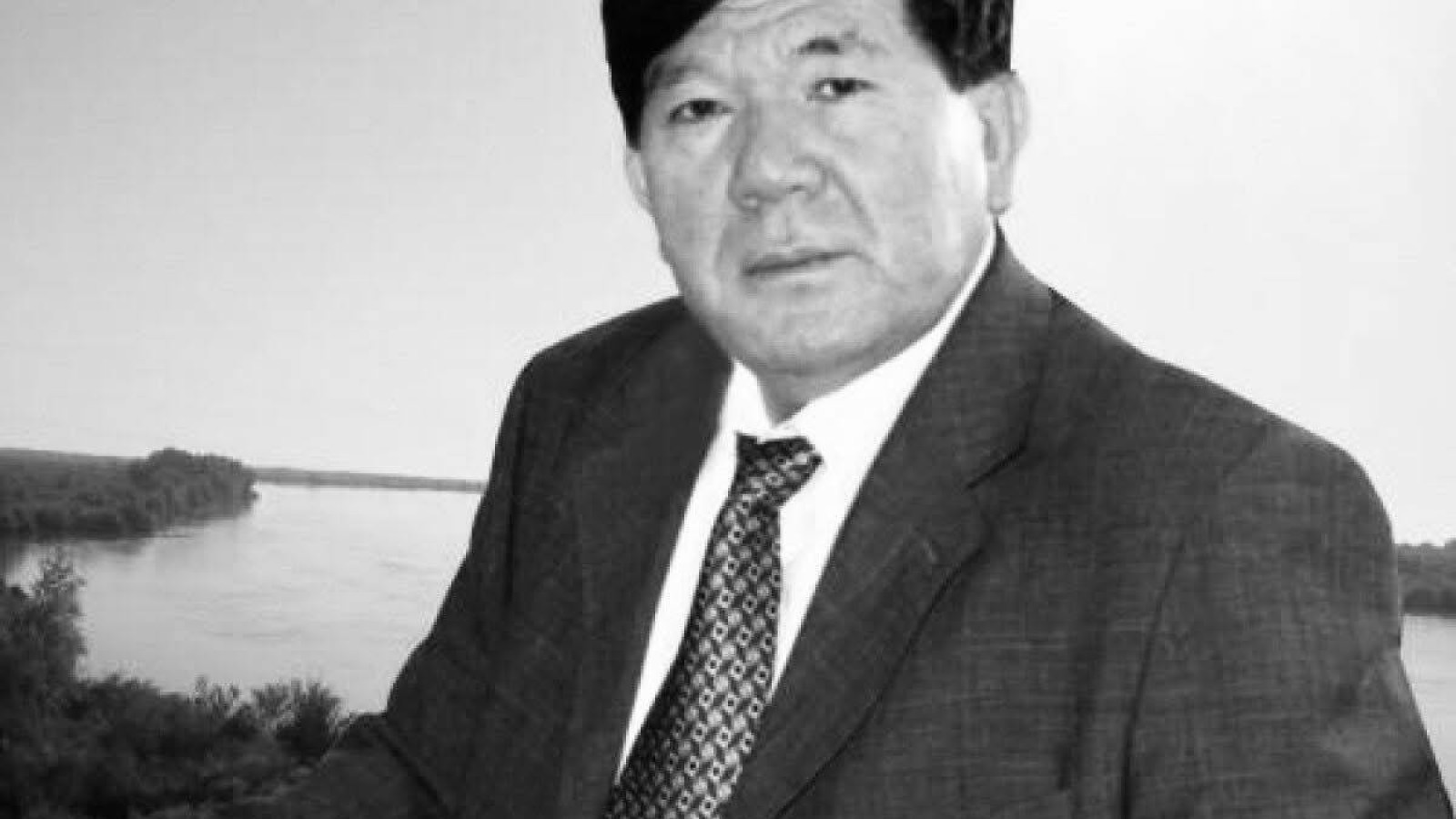 Мұхтар Шаханов Арыстан баб кесенесіне емес, ауыл зиратына жерленеді