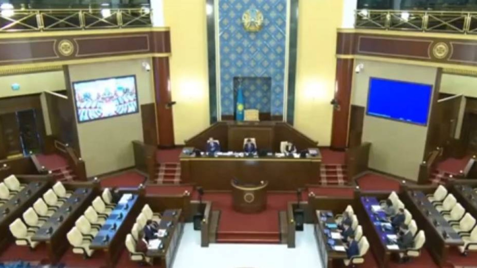 Құрылтайдағы орын үшін күрес