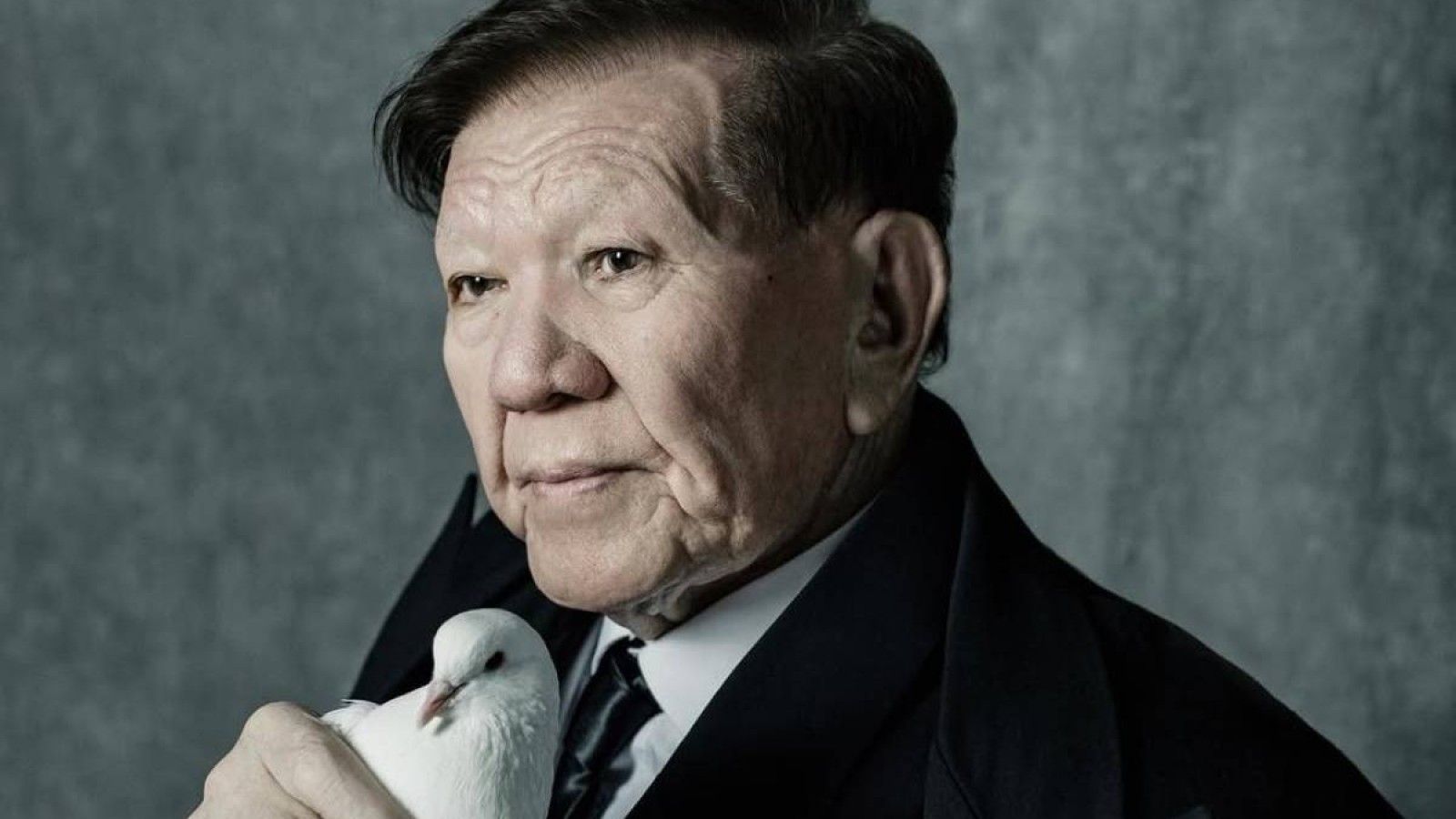 Шахановты соңғы сапарға шығару кезіндегі оқиғалар қоғамда қызу талқыланды