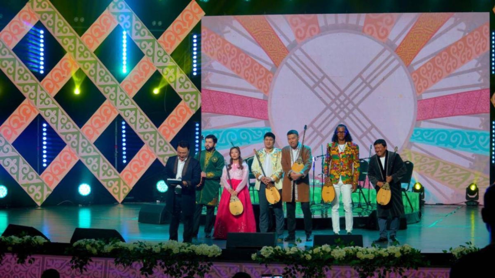 Астанада түрлі этнос өкілдерінің қатысуымен республикалық айтыс өтті