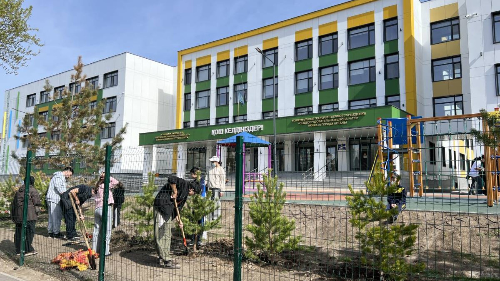 «Таза Қазақстан»: мектеп ауласында «Келешек бағы» акциясы өтті