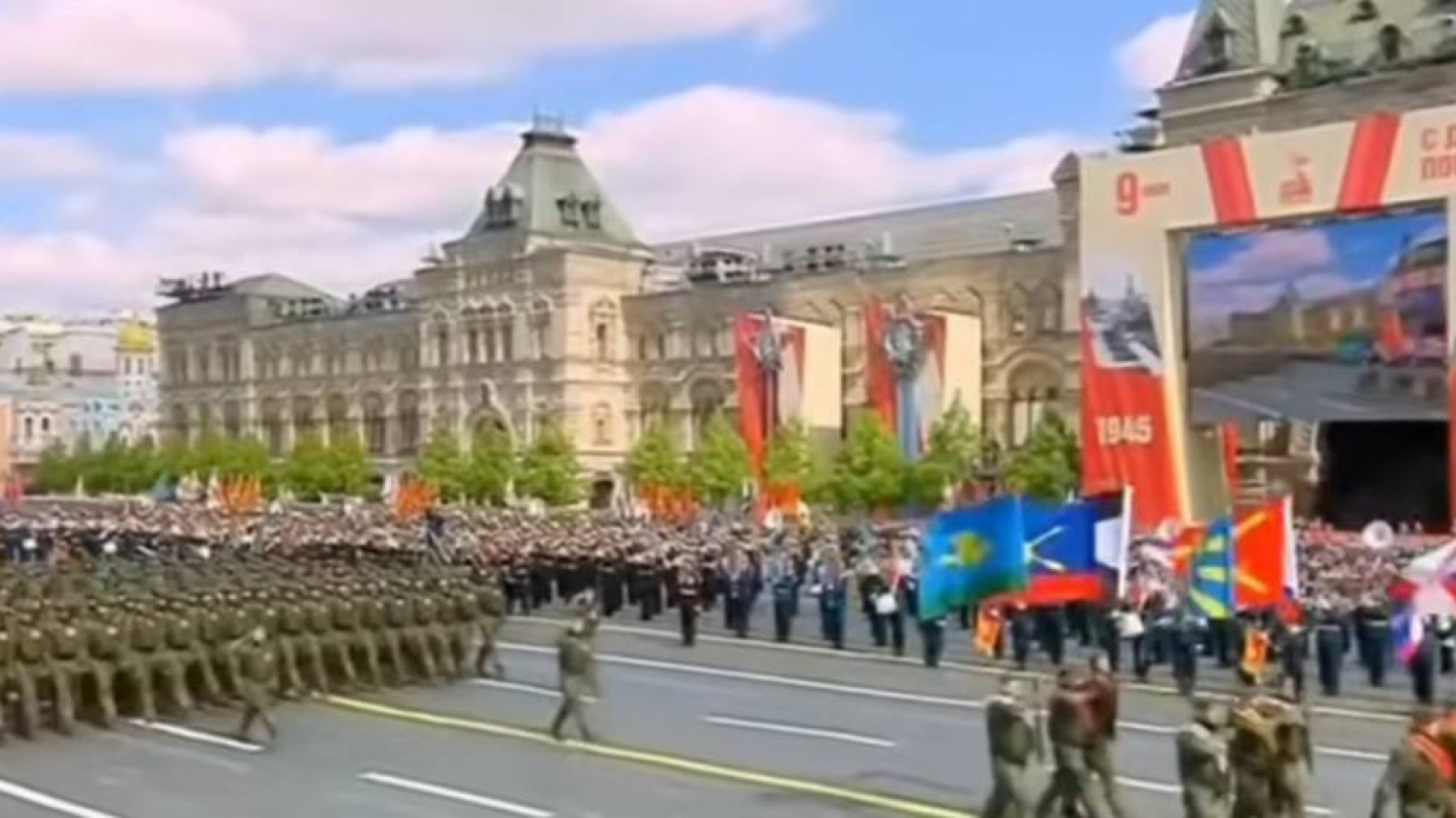 Биыл Қызыл алаңдағы шеру  әскери техникасыз өтеді