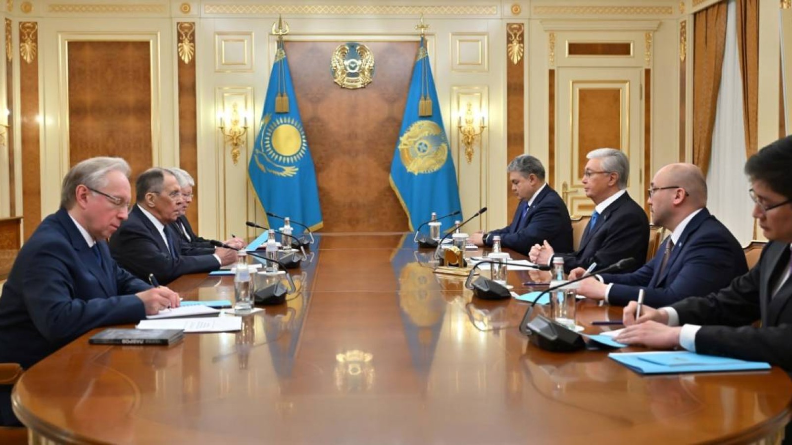 Тоқаев Лавровты қабылдады: Путиннің сапары мен Ресеймен қарым-қатынас талқыланды