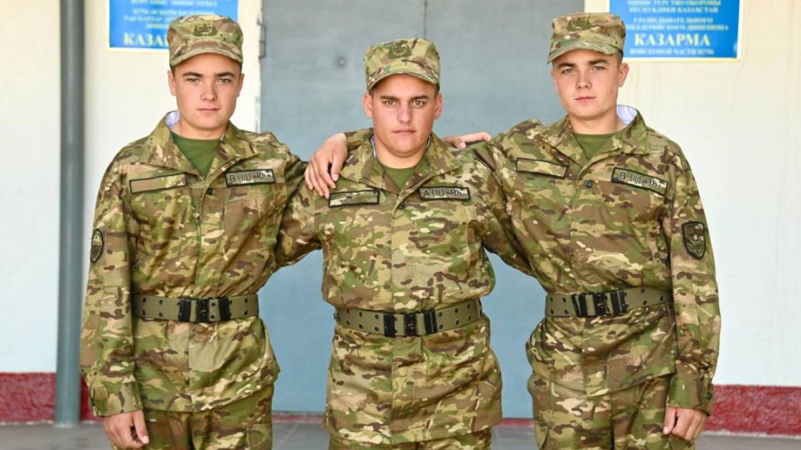 Үш ағайынды бір әскери бөлімде  қызмет етіп жүр