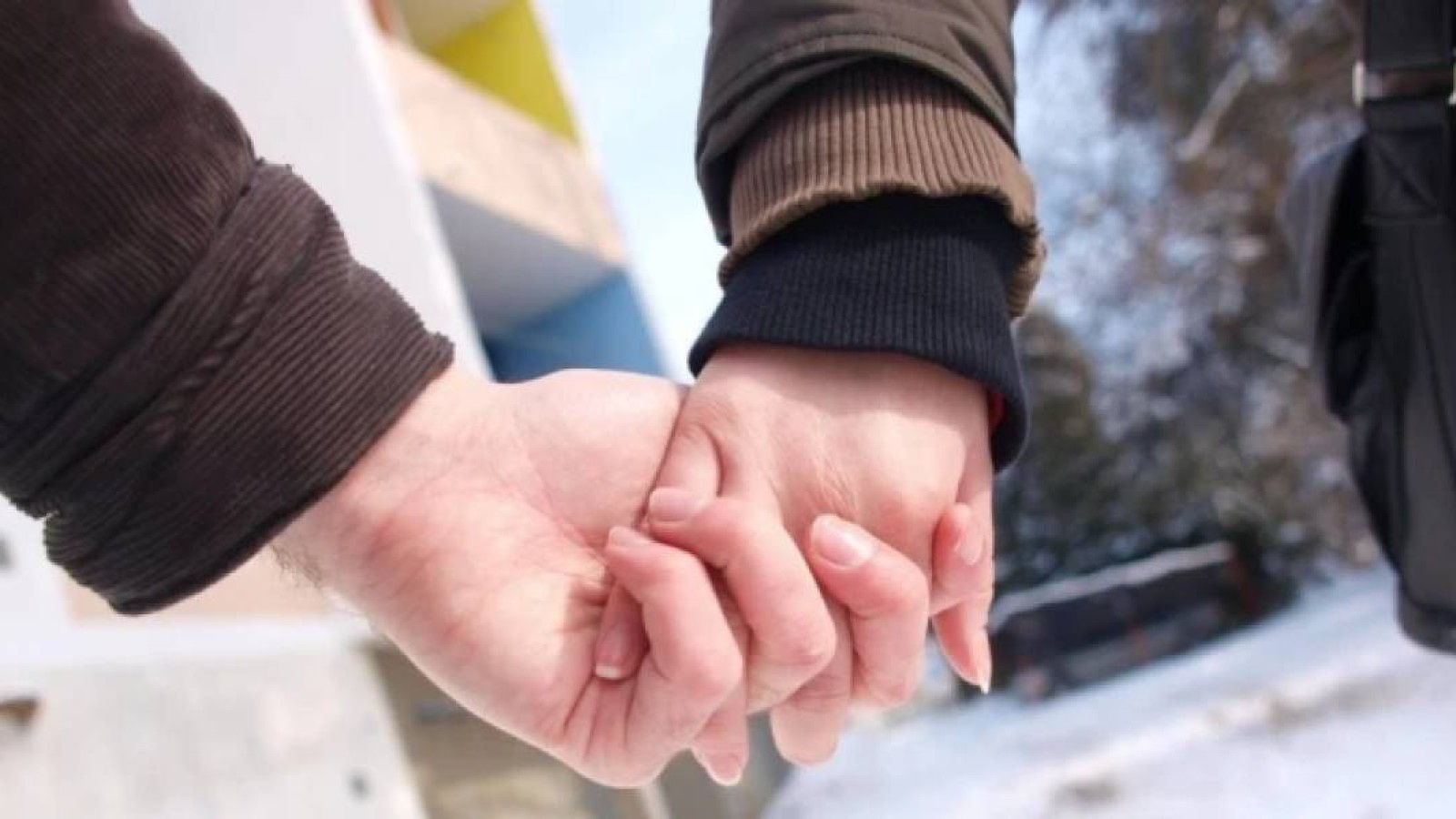 21 жастағы бойжеткеннің 2 жыл бойы сөйлесіп жүрген жігіті өзінің әкесі болып шықты