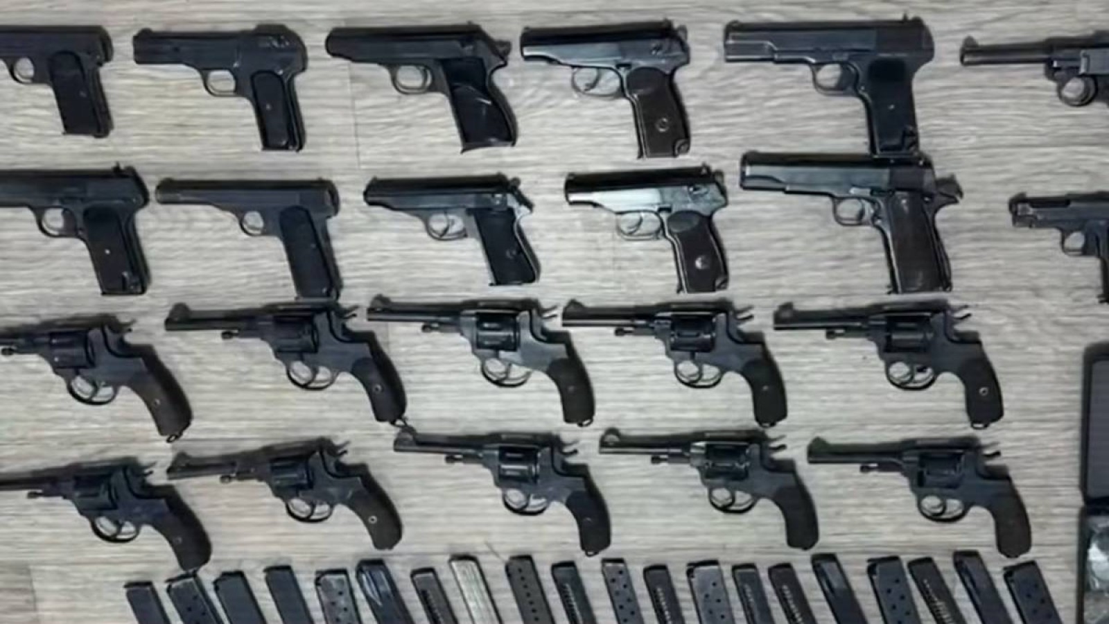 Алматыда Сайран көлінің жағасынан Қаңтар оқиғасы кезінде жоғалған қару табылды