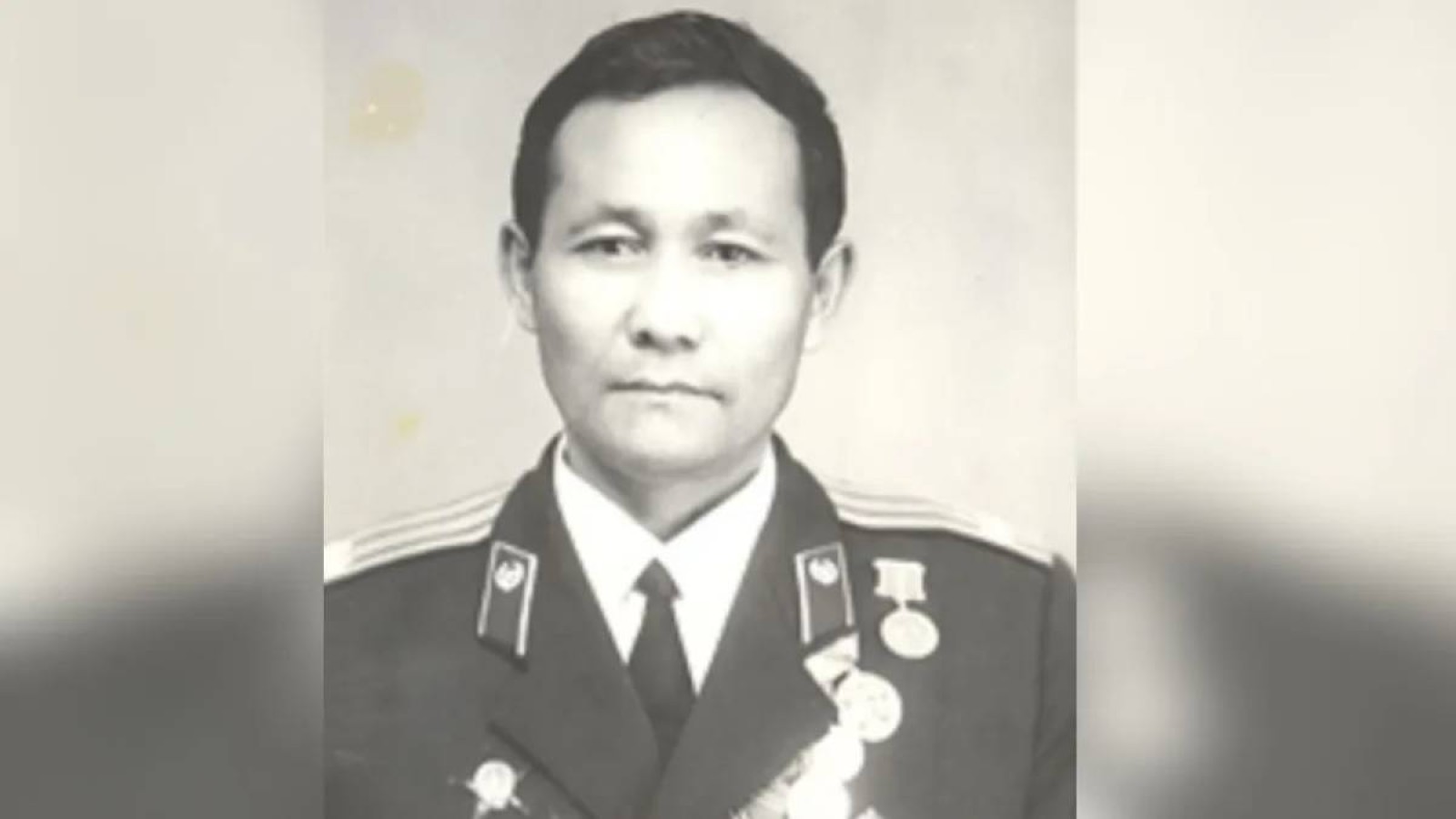 Тоқаев Соғыс ардагеріне «Халық қаһарманы» атағын берді