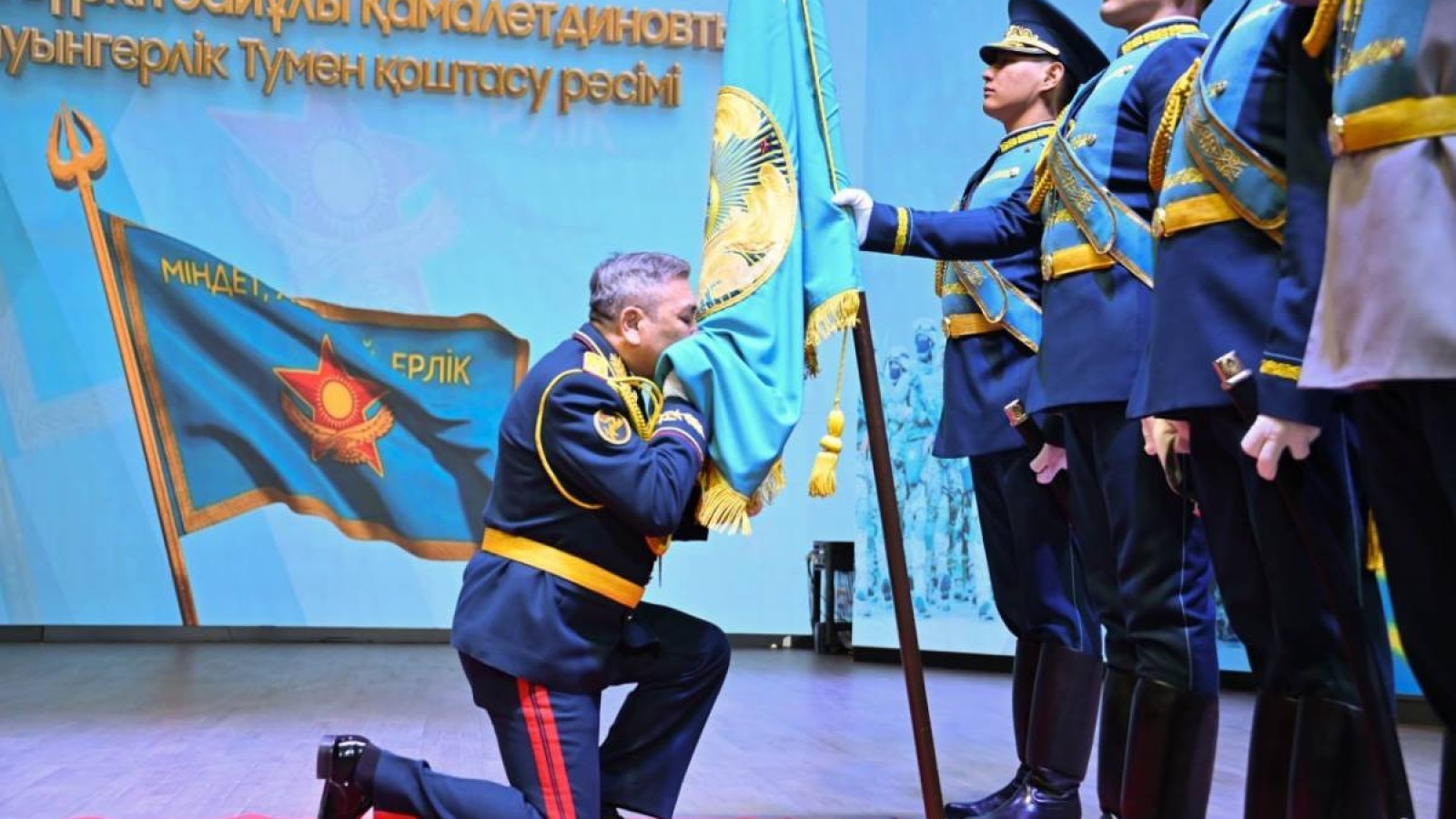 Тоқаев Отан қорғаушыларды құттықтады