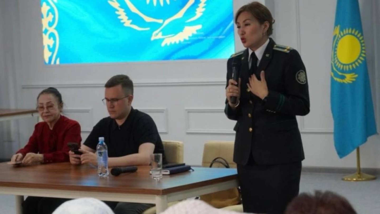 Астаналық зейнеткерлерге интернет-алаяқтардан қорғану жолдары түсіндірілді
