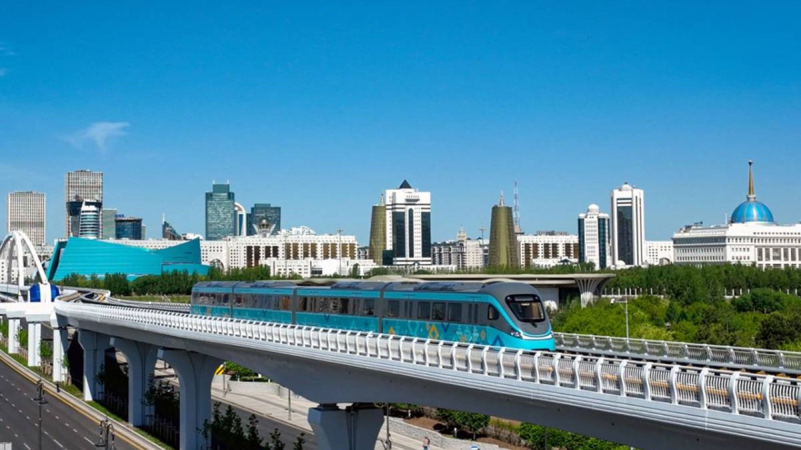 Астана LRT-сындағы сорақылық: Жолаушылардың кесірінен пойыздар бұғатталып жатыр