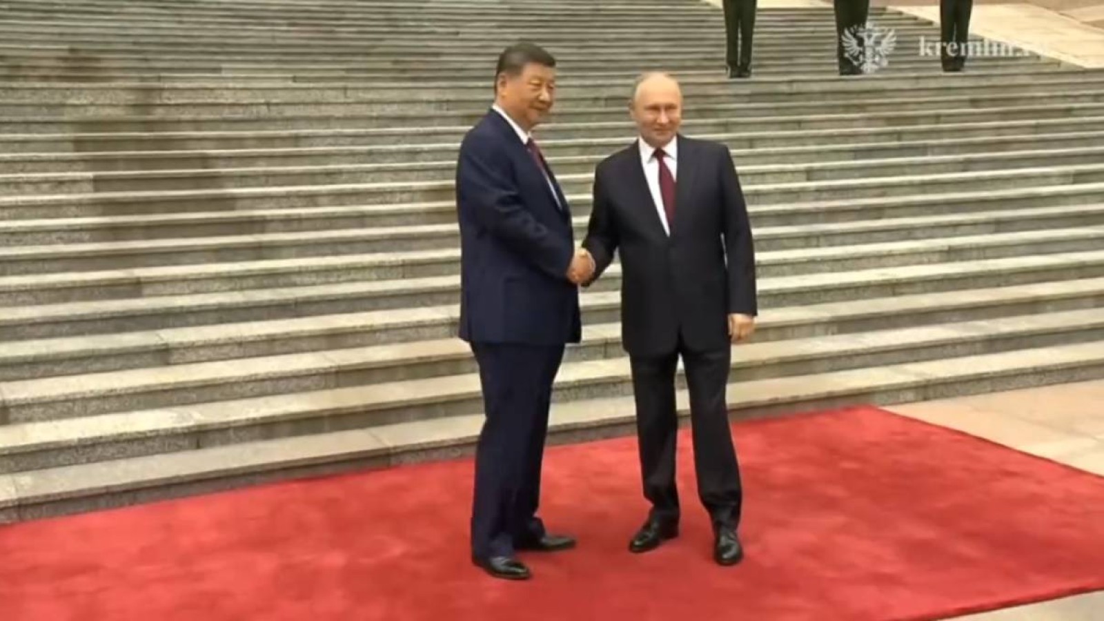 Трамптың сапарынан кейін Си Цзиньпин Путинді қабылдады