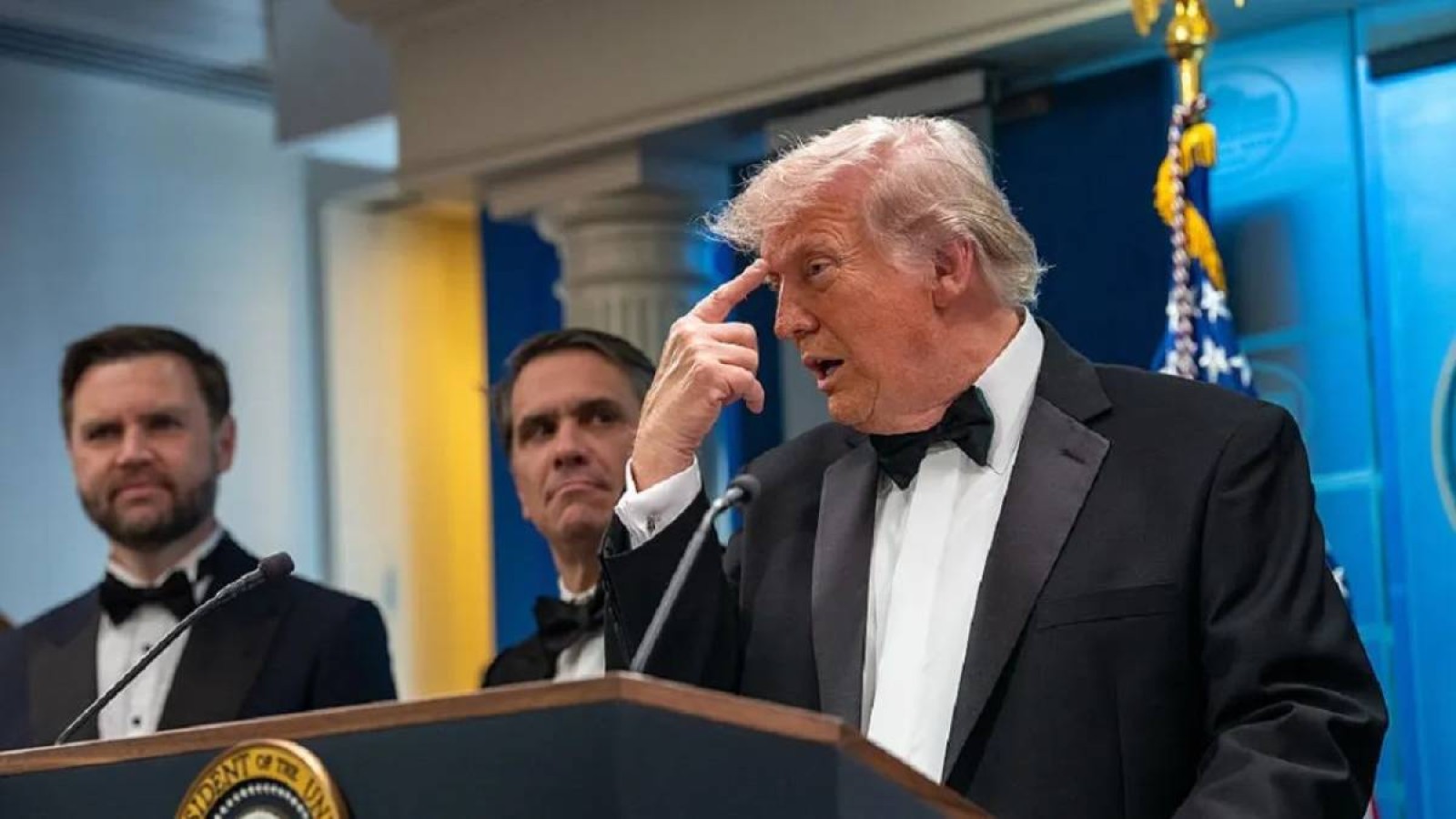 Трамп Иранға соққы жасауды кейінге қалдырды