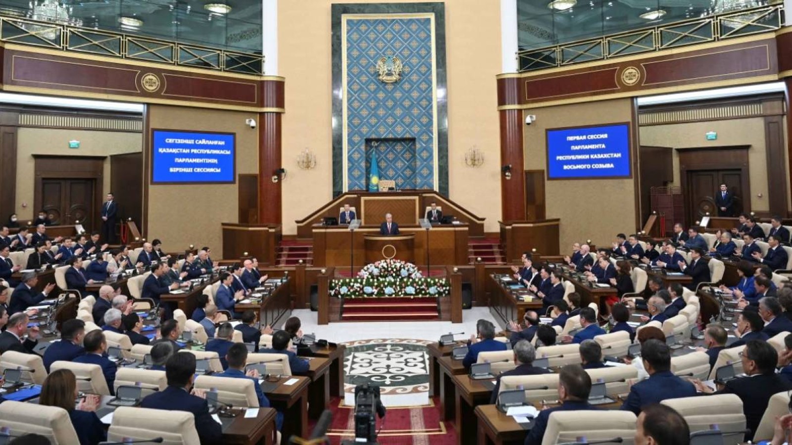 «Аманаттың» дәуірі өтті ме? Құрылтайға қатысты батыл болжам