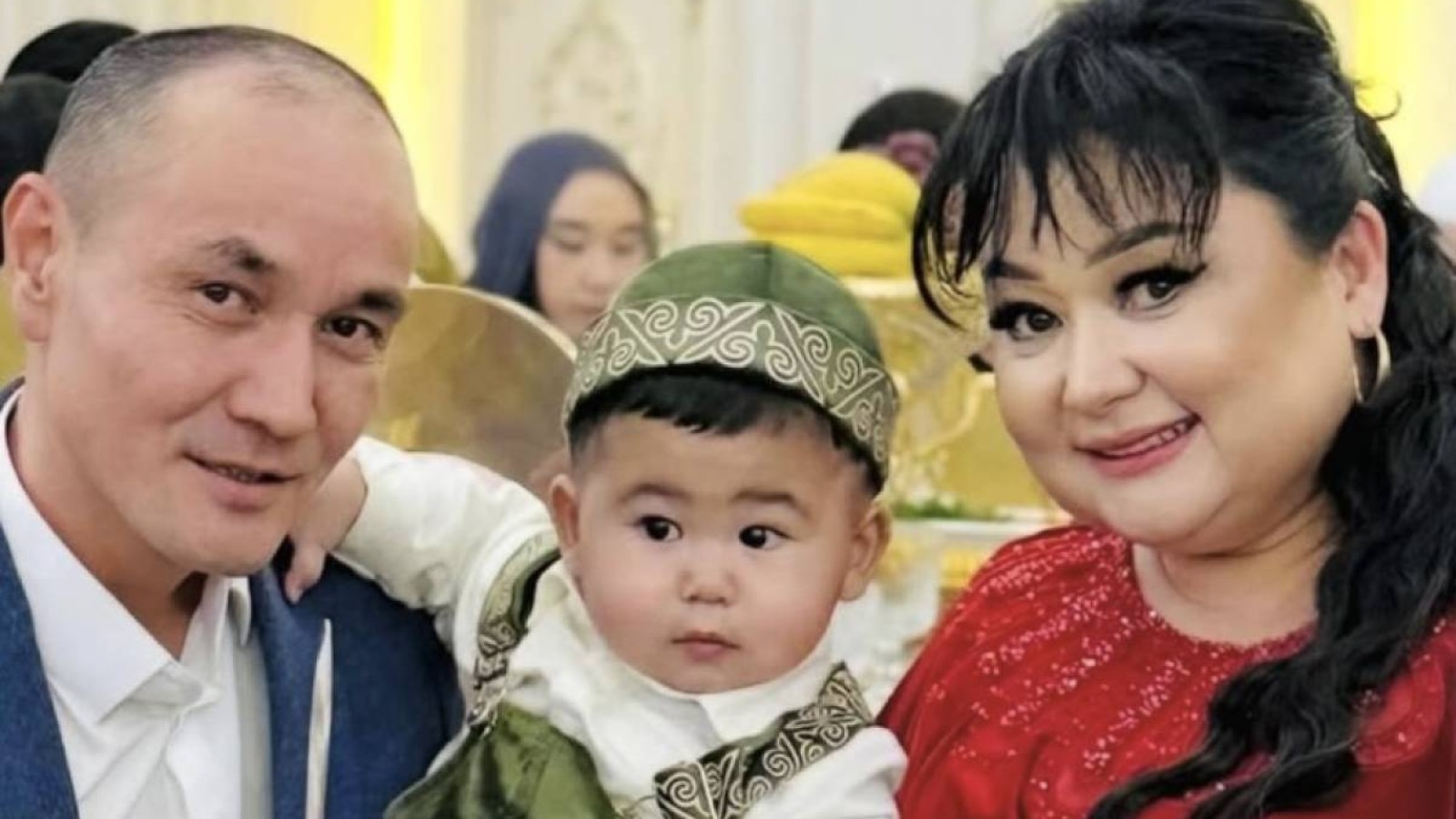 «Бөлек кеттік»: Роза Әлқожа келінінен іргесін аулақ салғанын айтты