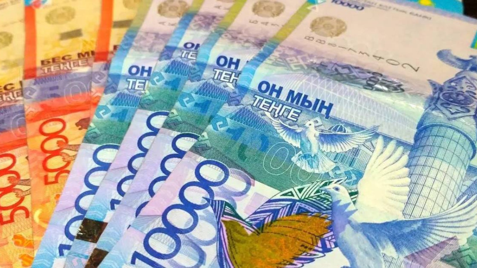 Қазақстандықтардың қарызы көбейді: әр екінші борышкер табысының жартысынан көбін несиеге жұмсайды