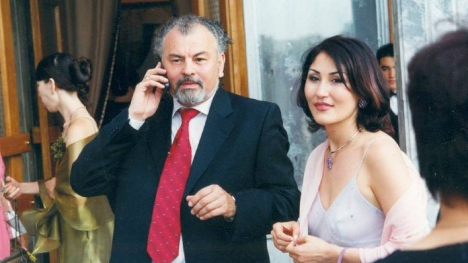 "Тек күйеу бола аламын": Тұңғышбай Жаманқұлов жұбайы туралы айтты (ВИДЕО)
