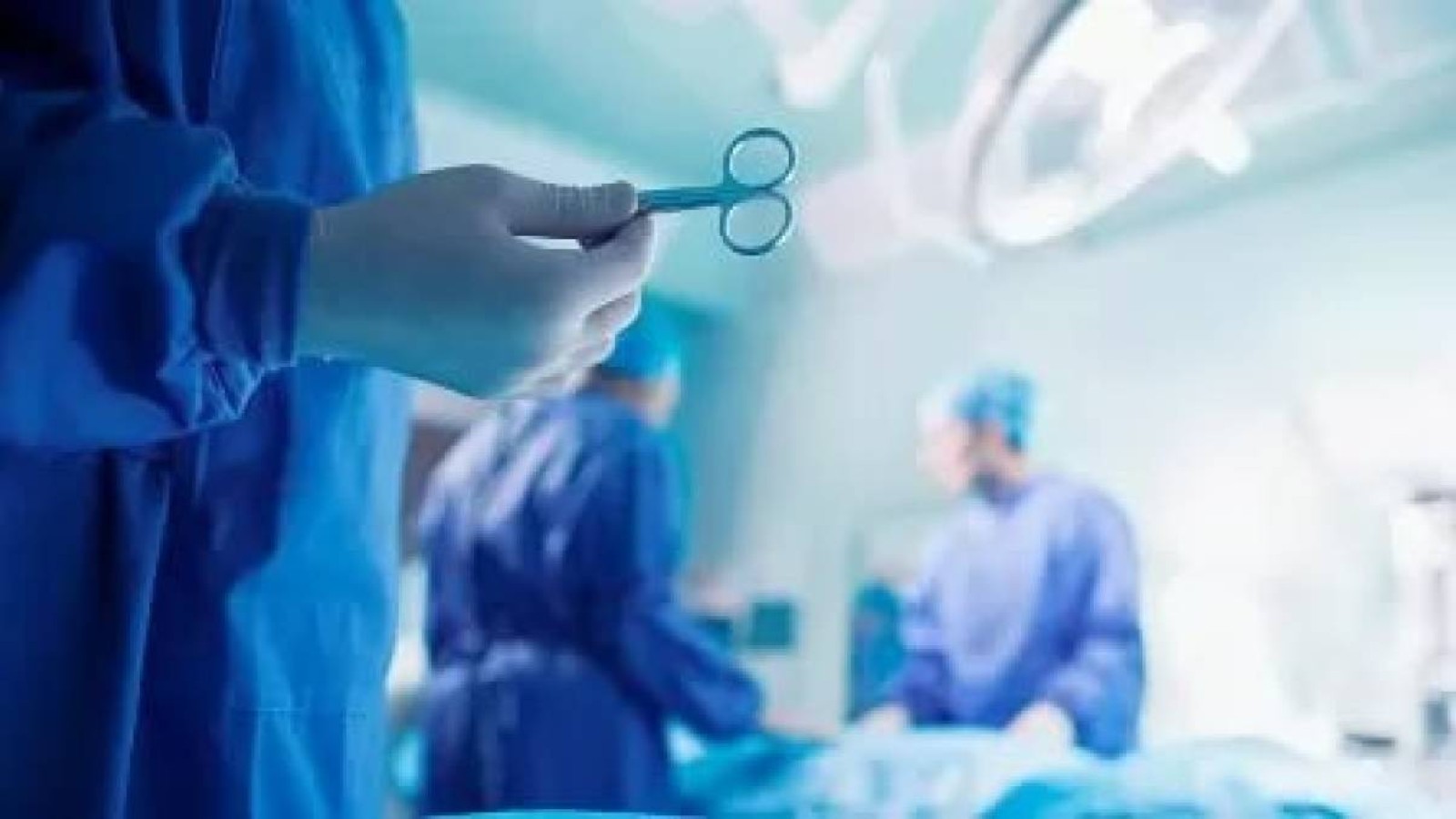 Дәрігер науқастардан тегін жасалатын ота үшін ақша алып келген